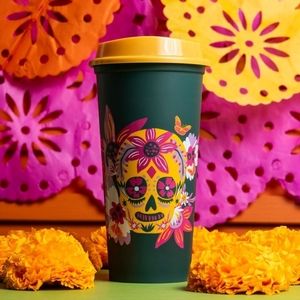 BNWOT Starbucks reusable hot cup